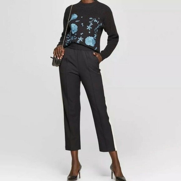 Women's Long Sleeve Crew Neck Embroidered Sweater - Picture 4 of 4